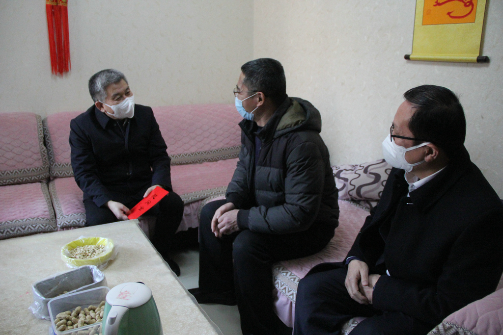 市委常委、副市長(zhǎng)賈剛走訪(fǎng)慰問(wèn)公司困難職工