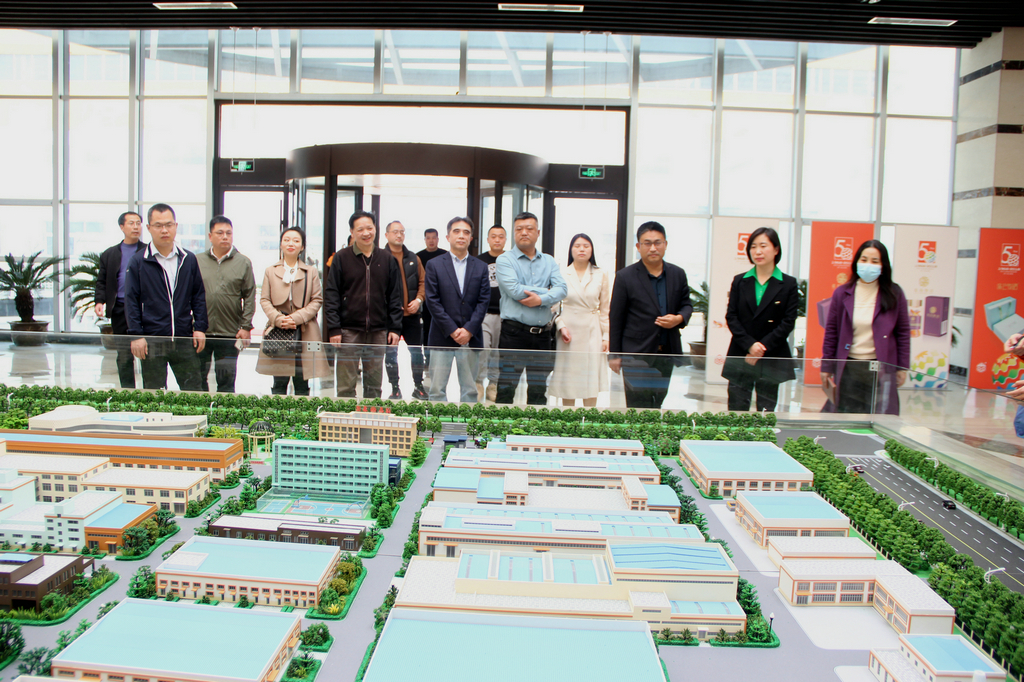 仙桃市黨組成員張艷敏來潔晶集團(tuán)考察 仙桃市黨組成員張艷敏來潔晶集團(tuán)考察