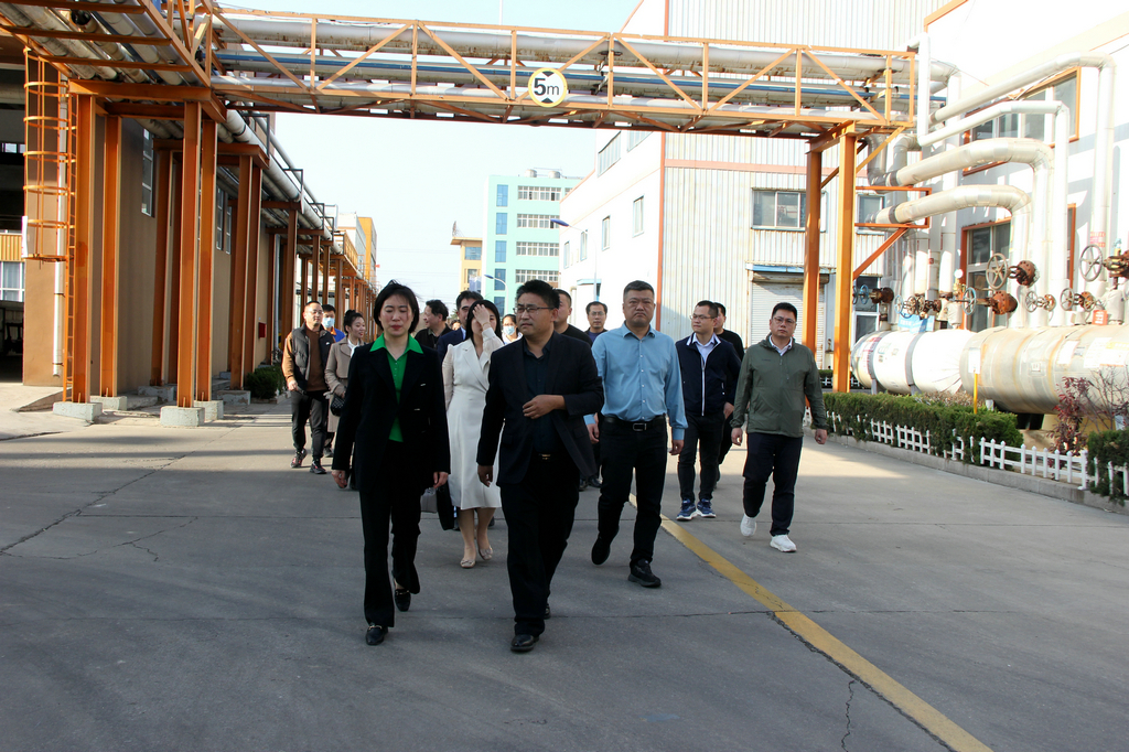 仙桃市黨組成員張艷敏來潔晶集團(tuán)考察